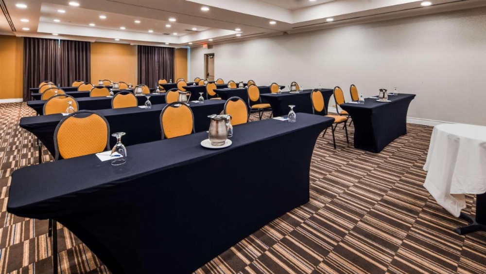 Best Western Premier Toronto Airport Carlingview Hotel Image 10