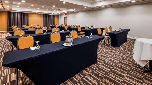 Best Western Premier Toronto Airport Carlingview Hotel image 10