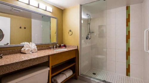 Best Western Premier Toronto Airport Carlingview Hotel image 21